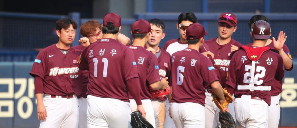 Kiwoom Heroes Tied the Series with LG Twins