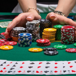 Bluffing Basics: When to Hold 'Em and When to Fold 'Em