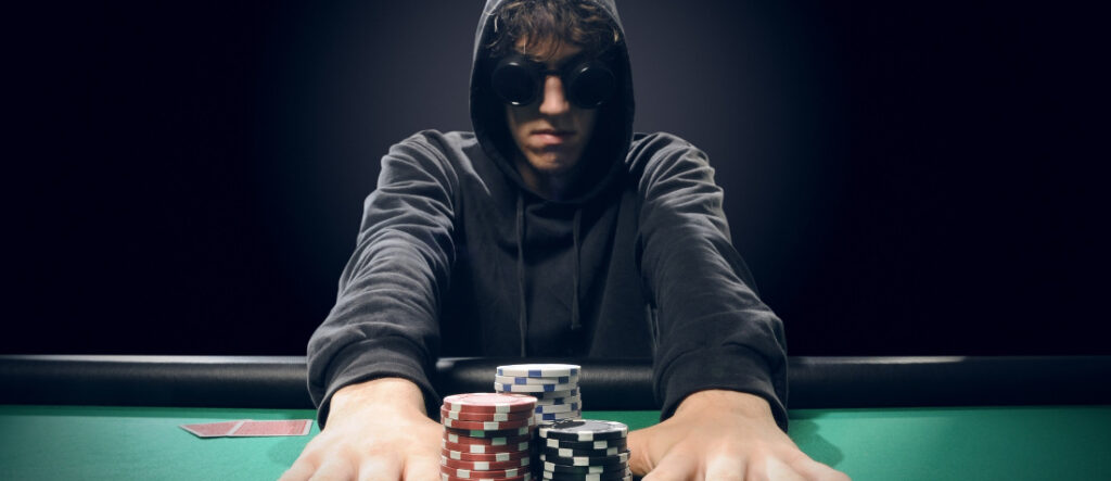 Bluffing Basics: When to Hold 'Em and When to Fold 'Em